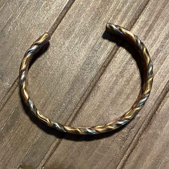 🌸Sergio Lub Cuff Bracelet - Picture 3 of 6